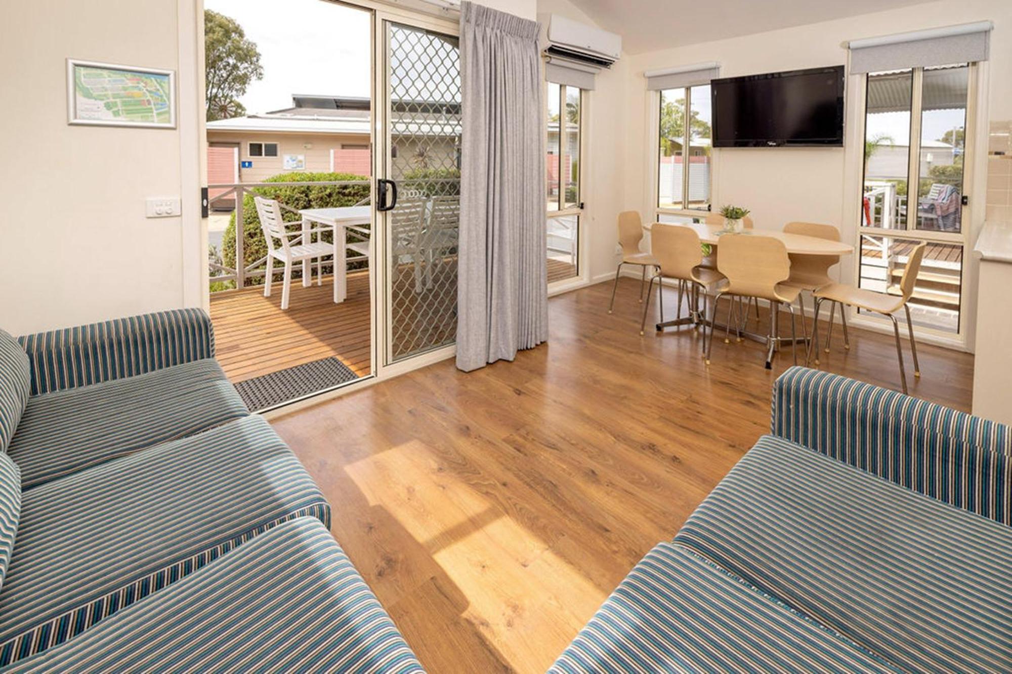 Big4 Deniliquin Holiday Park Номер фото